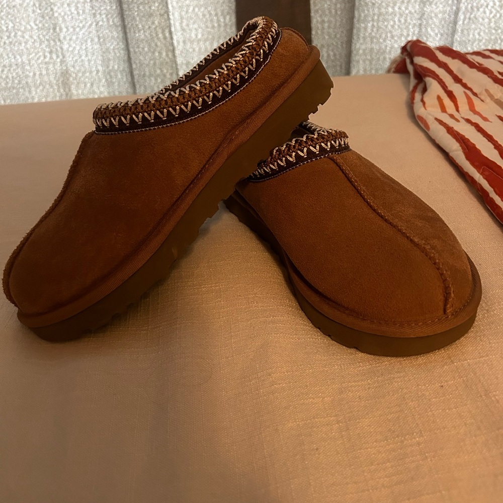 Woman’s 7 UGG Tasmans